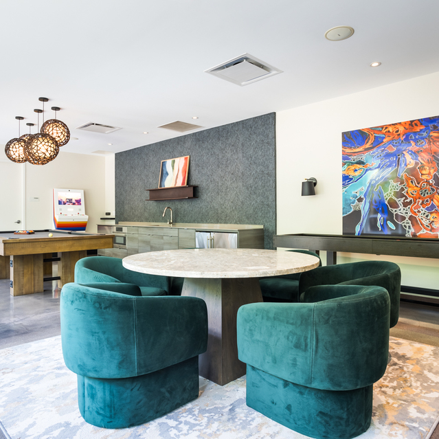 Mode Logan Square - Community Game Room With Pool Table