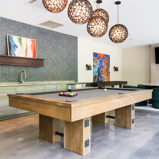 Mode Logan Square - Club Room With Pool Table and Flat Screen TV