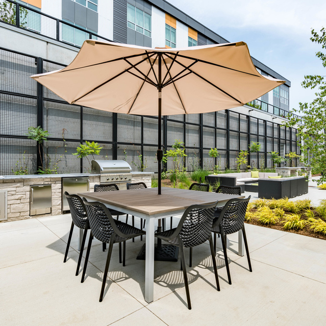 Mode Logan Square - Outdoor Seating With Umbrella Cover