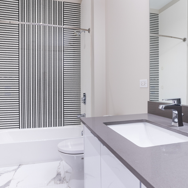 Mode Logan Square - Luxury Bathroom